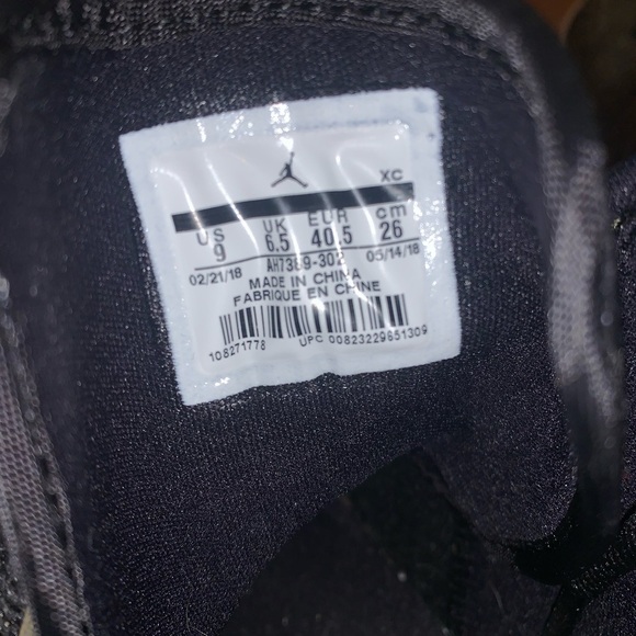 Women’s Snake skin Nike air Jordan sneakers - Picture 6 of 6